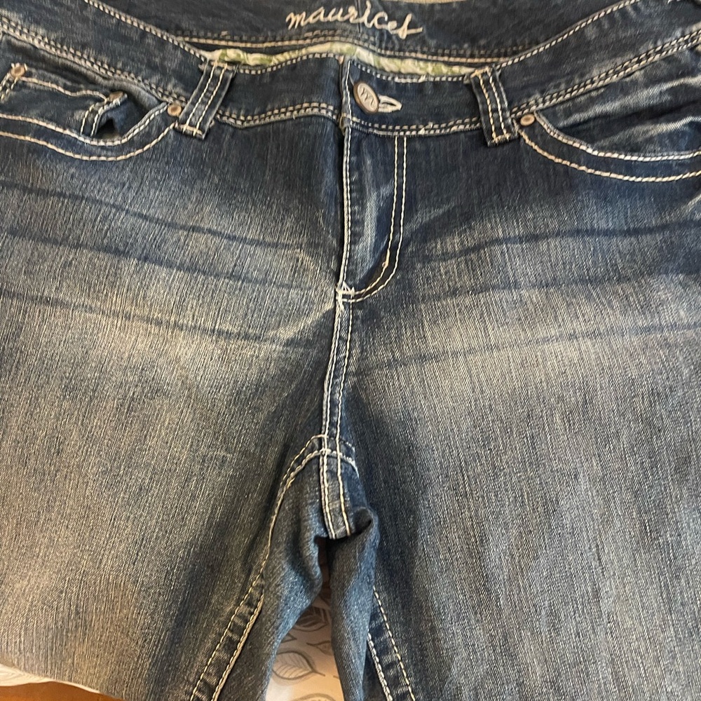 Maurices capris size 16